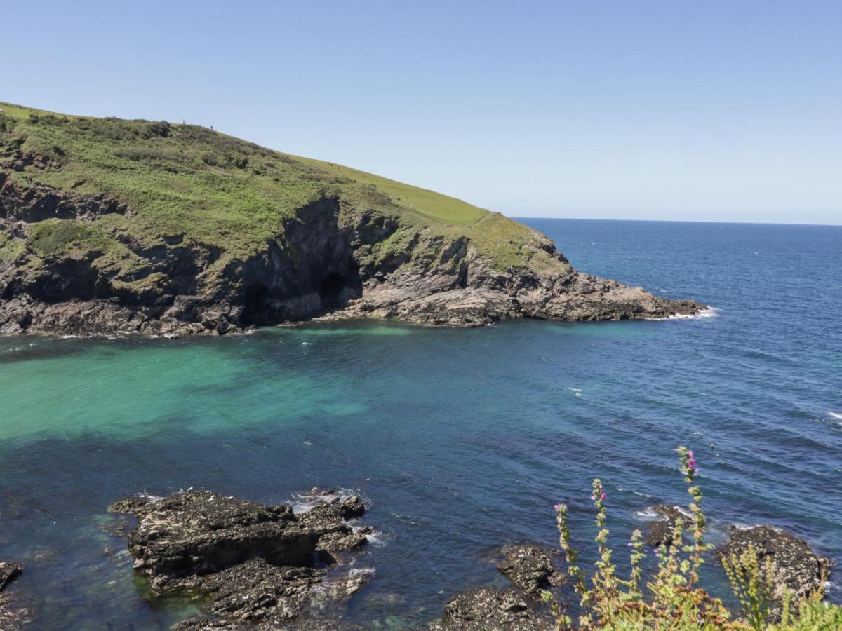 Waves End Port Isaac